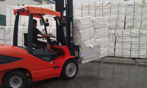 Затискач для тюків