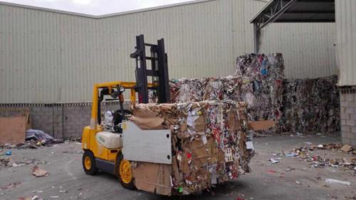 Обробка палички затискачем для тюків